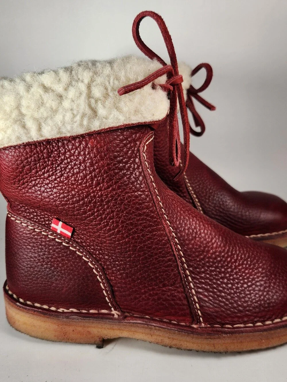 DUCKFEET Women's Arhus Boot 7.5 EU 38 Red Leather Wool Lining Crepe Sole Shoe - Picture 2 of 7